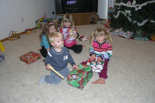 sm_KidsOpeningGifts.JPG
